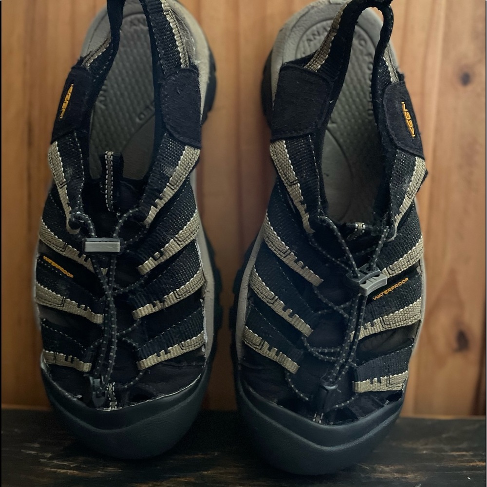 Mens Keen Sandals Size 8